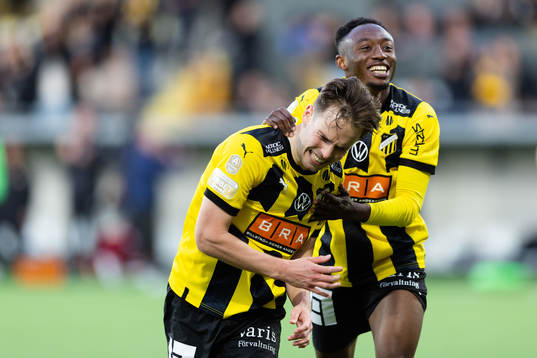 Häckens Lars Olden Larsen jublar
