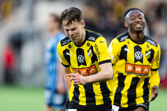 Häckens Lars Olden Larsen jublar