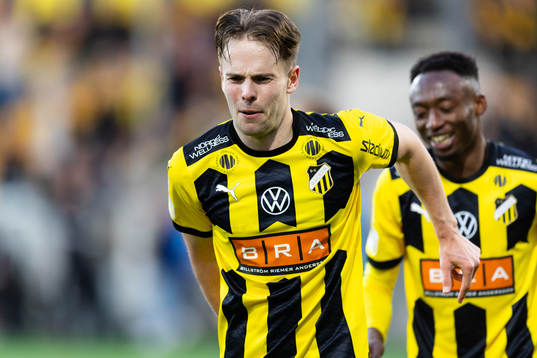 Häckens Lars Olden Larsen jublar
