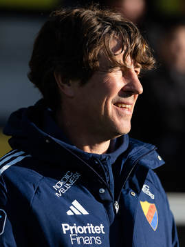 Djurgårdens tränare Thomas Lagerlöf innan