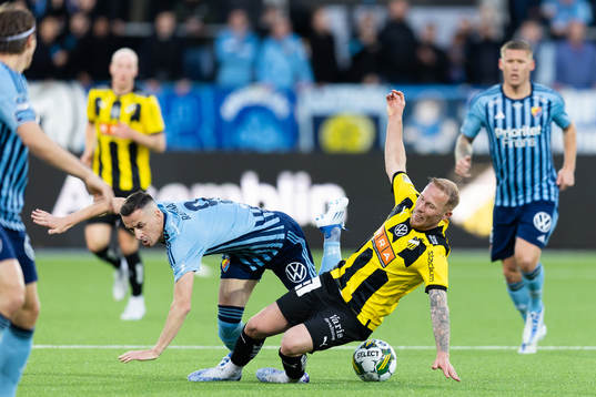 Djurgårdens Haris Radetinac och Häckens Mikkel Rygaard