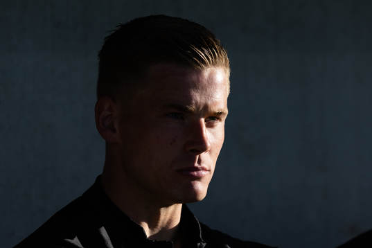 Häckens målvakt Johan Brattberg innan fotbollsmatchen i