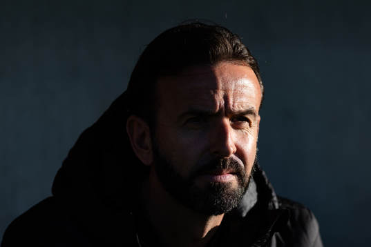 Häckens fystränare Jordi Gonzalez innan fotbollsmatchen i