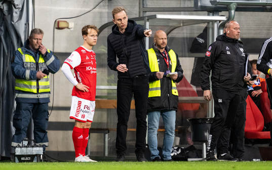 Kalmars Saku Ylätupa och tränare Henrik Jensen