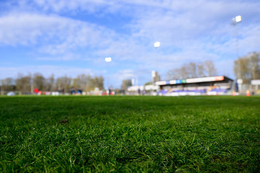 Gräsmattan på Finnvedsvallen innan fotbollsmatchen i