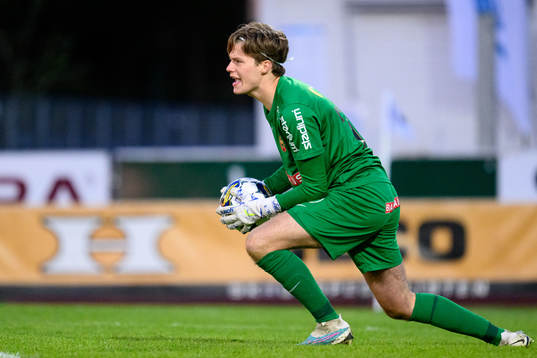 Brommapojkarnas målvakt Filip Sidklev