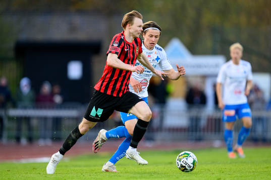 Brommapojkarnas Tim Waker och Värnamos Simon Thern
