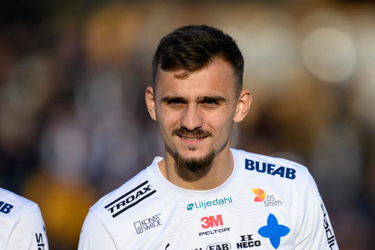 Värnamos Ajdin Zeljkovic vid lineup innan fotbollsmatchen