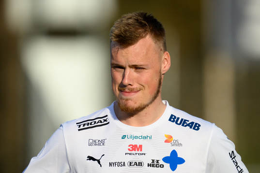 Värnamos Victor Eriksson vid lineup innan fotbollsmatchen