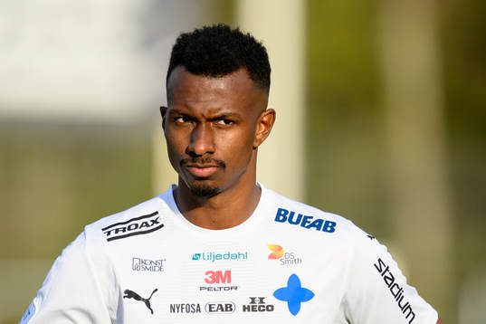 Värnamos Bernardo Vilar Estevao Jeronimo vid lineup innan