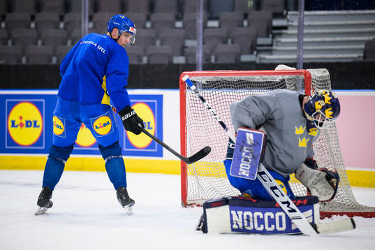Jakob Silfverberg and Marcus Högberg of Sweden at a