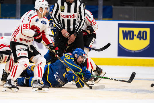 Marco Miranda of Switzerland and Linus Johansson of Sweden