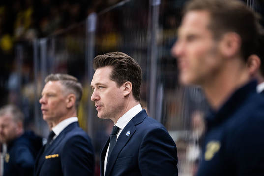 Head coach Sam Hallam of Sweden