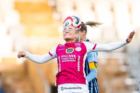 IK Uppsalas Klara Folkesson och Djurgårdens Sanna Kullberg