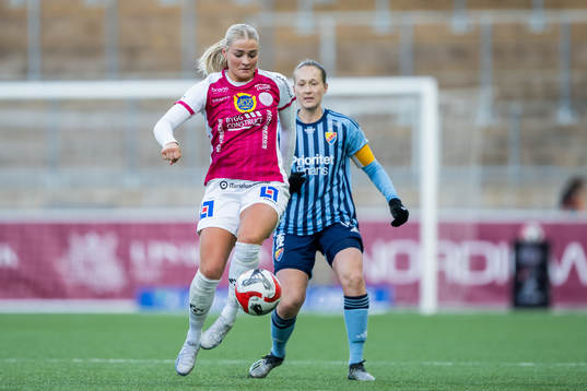 IK Uppsalas Klara Folkesson och Djurgårdens Sanna Kullberg