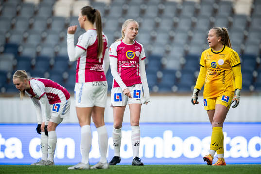 IK Uppsalas Elin Rombing och målvakt Milla-Maj Majasaari
