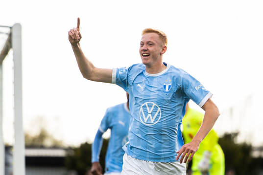 Malmö FFs Hugo Larsson jublar