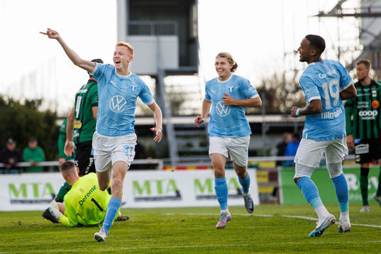 Malmö FFs Hugo Larsson jublar