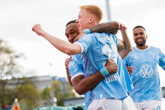 Malmö FFs Hugo Larsson jublar