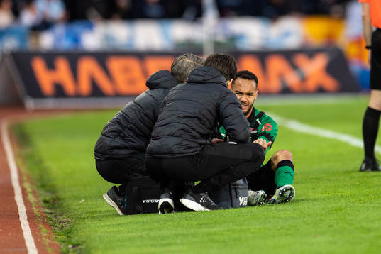 Varbergs Vinicius Nogueira de Oliveira har ont och får