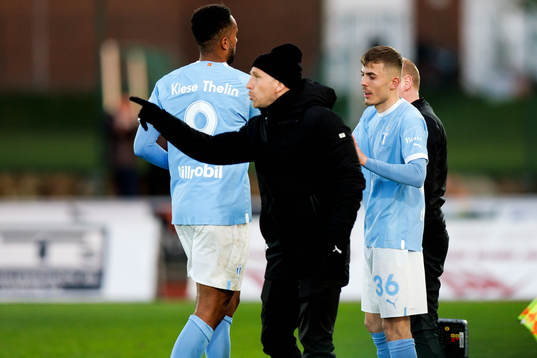 Malmö FFs Patriot Sejdiu blir inbytt