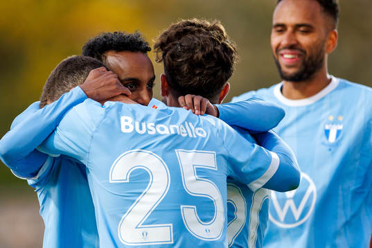 Malmö FFs Taha Ali jublar med laget
