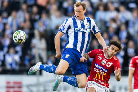 IFK Göteborgs Adam Carlén och Degerfors Justin Salmon