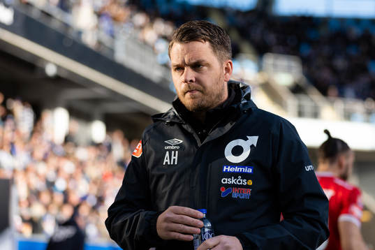Degerfors tränare Andreas Holmberg innan fotbollsmatchen i