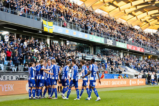 IFK Göteborgs Oscar Wendt jublar med lagkamrater