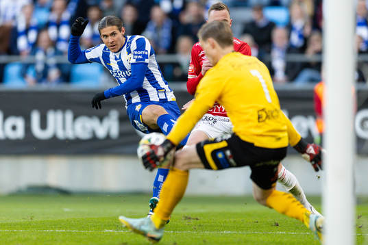 IFK Göteborgs Eman Markovic med ett skott som Degerfors
