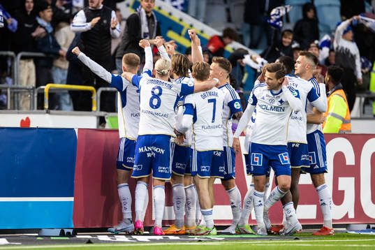 IFK Norrköpings Christoffer Nyman jublar med lagkamrater