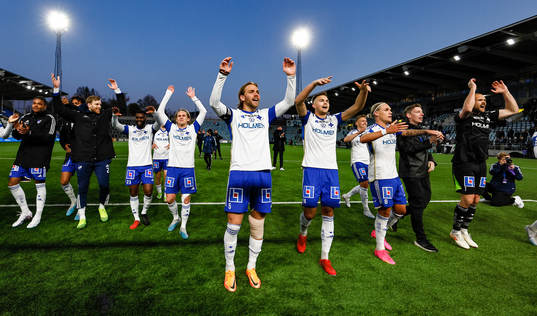 IFK Norrköpings spelare med Christoffer Nyman jublar