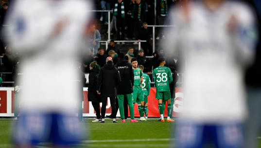IFK Norrköpings spelare jublar och Hammarbys spelare deppar