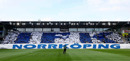 IFK Norrköpings supporters med tifo på Curva Nordahl