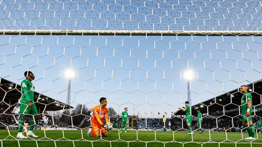Hammarbys målvakt Oliver Dovin deppar