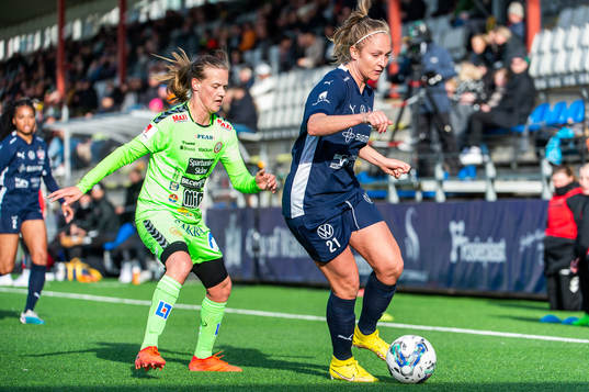 Kristianstads Emma Petrovic och FC Rosengårds Karin Lundin