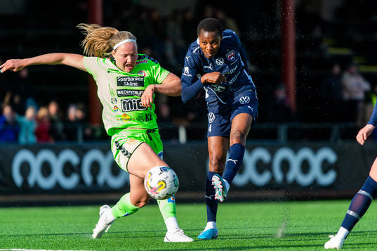Kristianstads Hlin Eiriksdottir och FC Rosengårds Halimatu