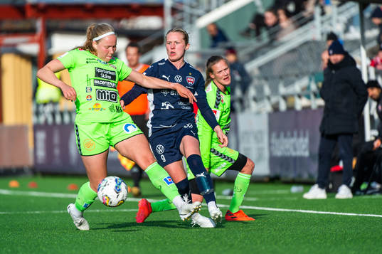 Kristianstads Hlin Eiriksdottir och FC Rosengårds Emilia