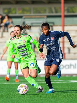 Kristianstads Alice Nilsson och FC Rosengårds Halimatu
