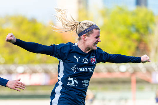 FC Rosengårds Olivia Schough jublar