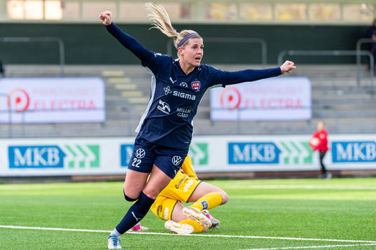 FC Rosengårds Olivia Schough jublar