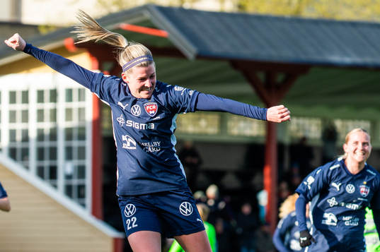 FC Rosengårds Olivia Schough jublar