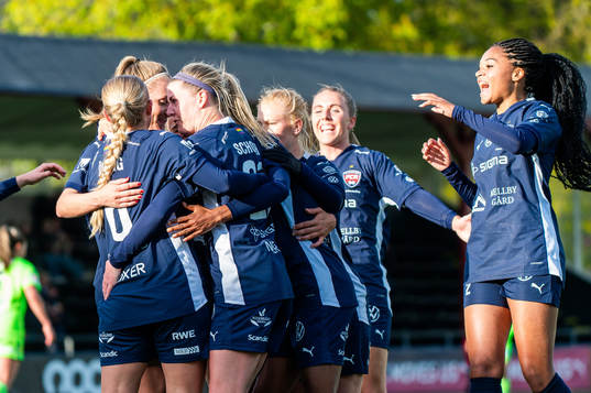 FC Rosengårds Olivia Schough jublar med lagkamrater