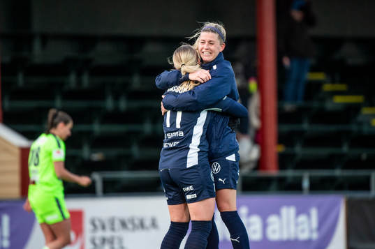FC Rosengårds Emma Jansson och Olivia Schough jublar