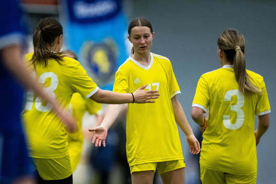 Sonja Windahl jublar med Hanna Sävhult och Mikaela Cindric