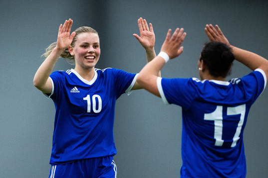Svea Dahlqvist jublar med Khummi Al-Haji