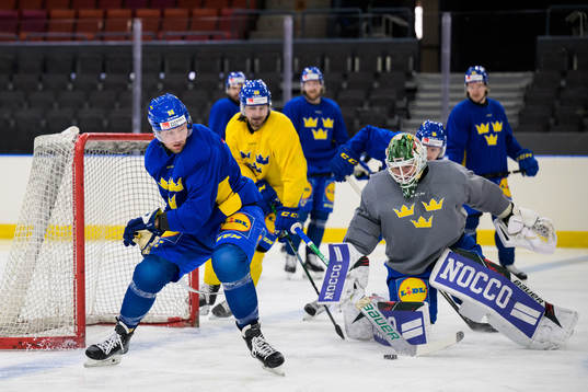 Alexander Nylander and goaltender Jesper Wallstedt of