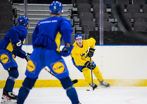 Lucas Raymond of Sweden at a practice session