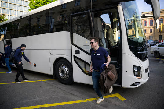 Head coach Sam Hallam of Sweden arrives at the team hotel
