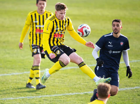 IFK Hässleholms Axel Henriksson i matchen i division 2